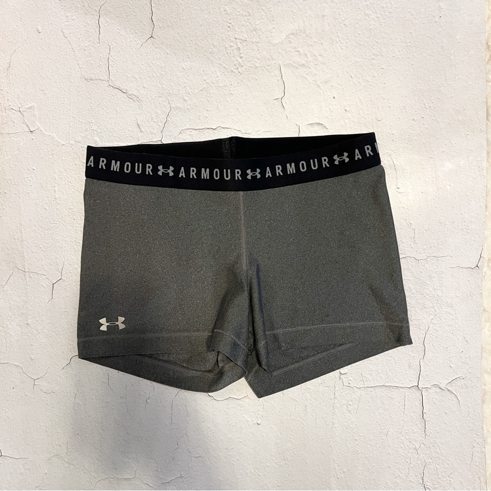 Women’s Under Armour Compression Shorts- L